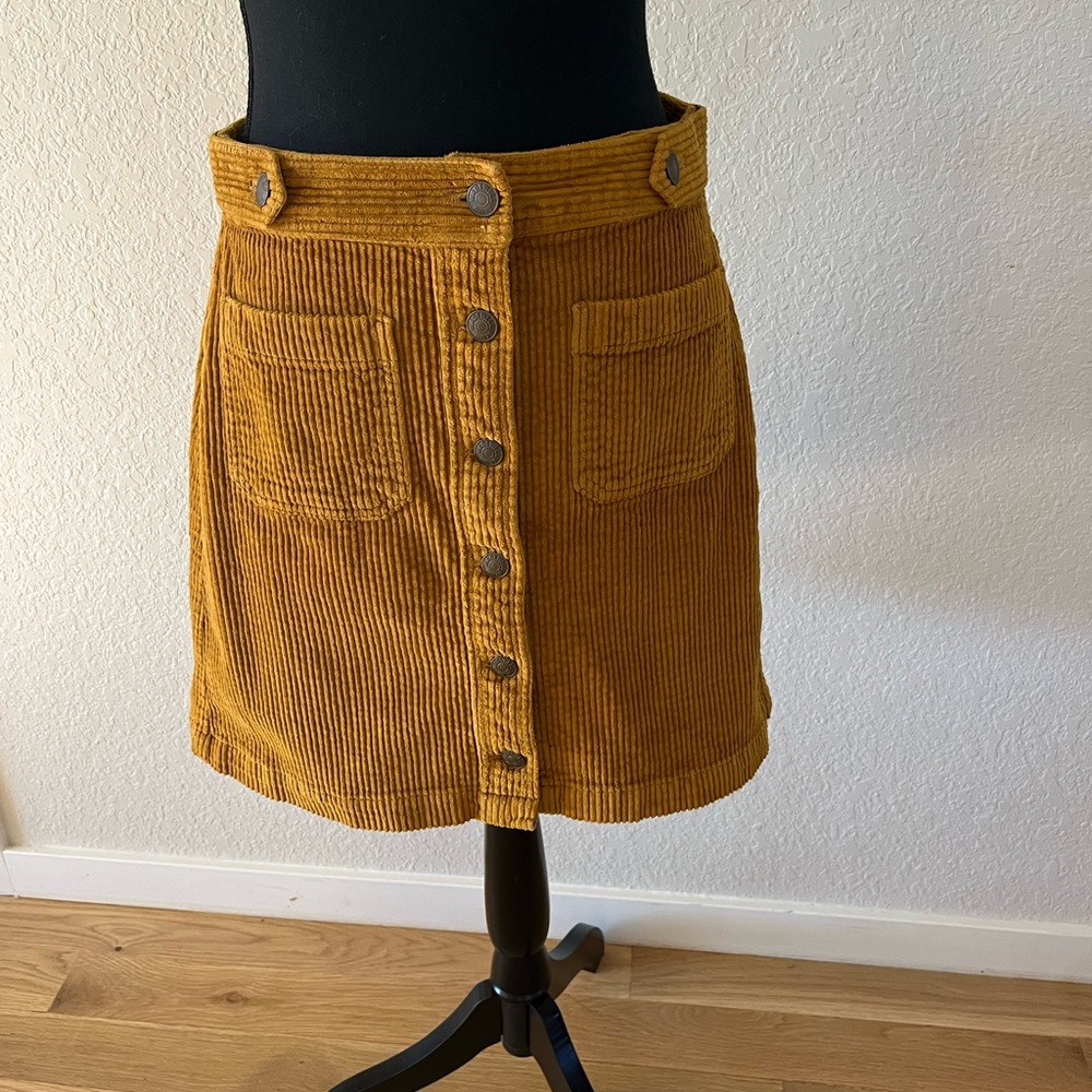 Madewell Corduroy Button-Front Skirt in Mustard